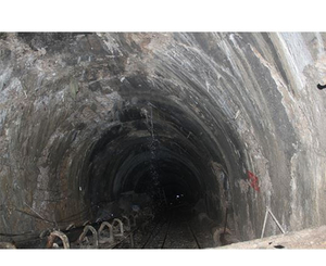 Projek pemasangan air grouting untuk meningkatkan kestabilan jalan raya