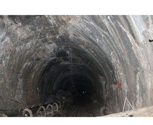Projek pemasangan air grouting untuk meningkatkan kestabilan jalan raya